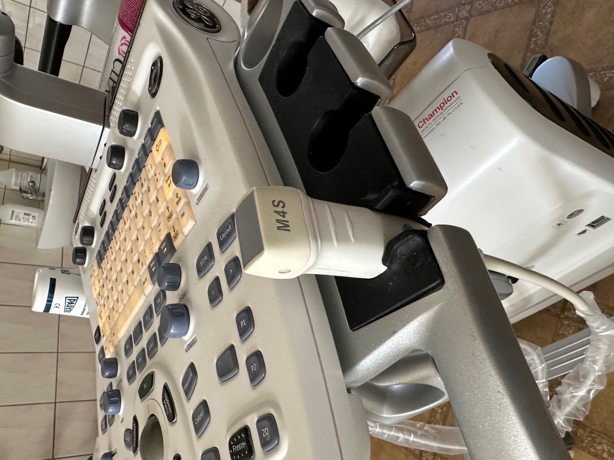 Ultrasonograf Vivid S6 2014r z głowicą M4S RS z 2023 r